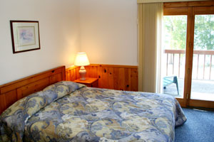 lake-villa-bed1